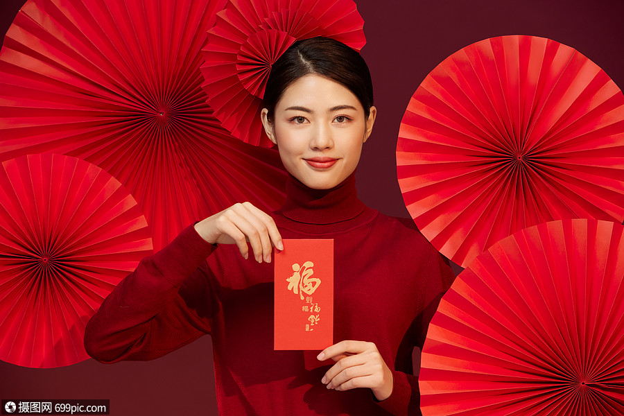 新年春节中国风国潮美女送红包美妆彩妆