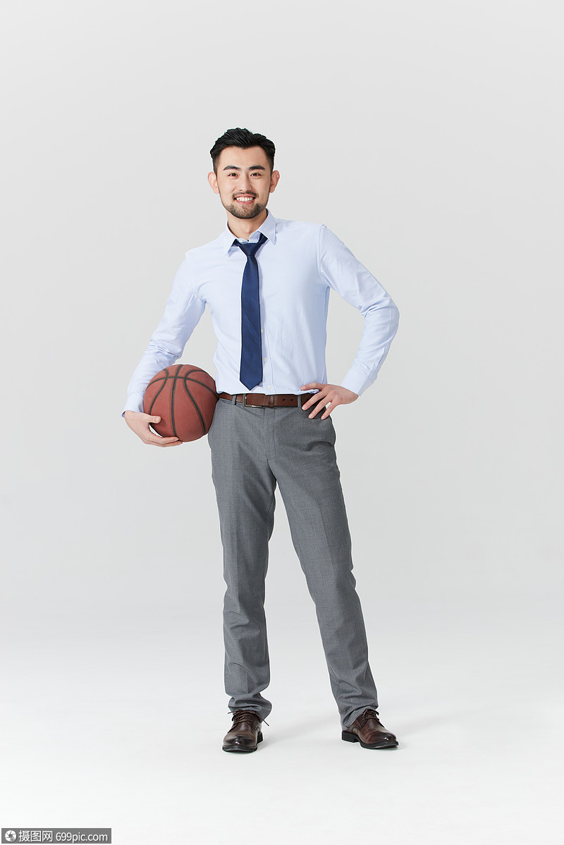 单手抱着篮球的男性形象人物男士