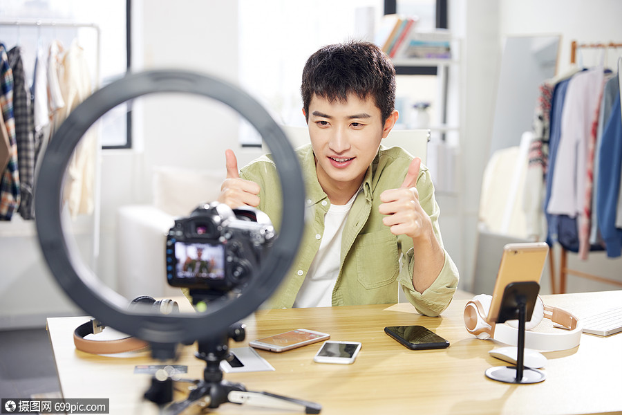 男主播点赞形象博主直播间