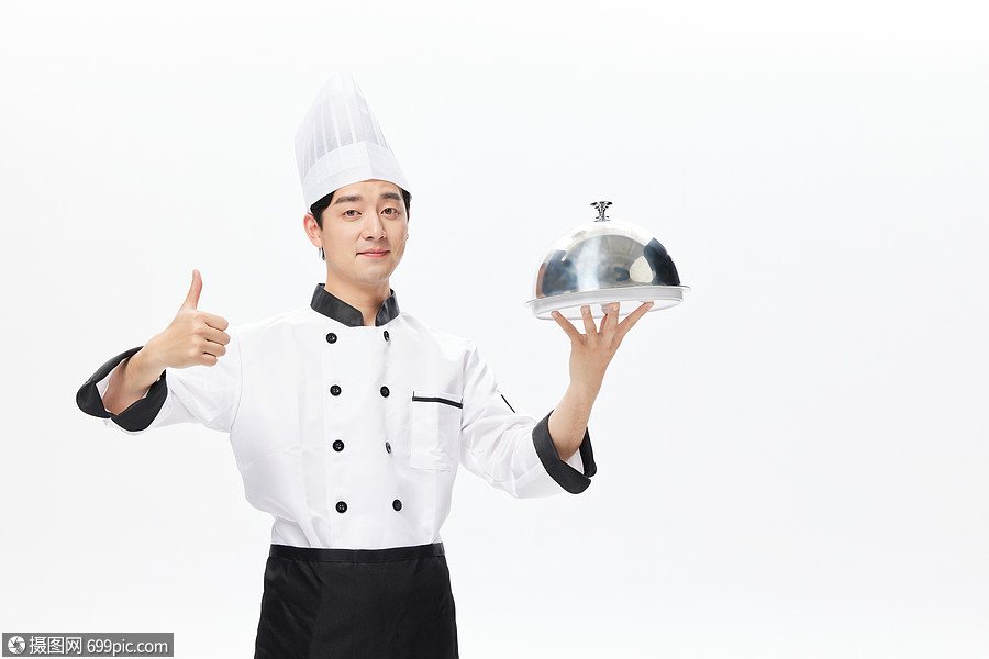 男性厨师手捧菜品大厨职业